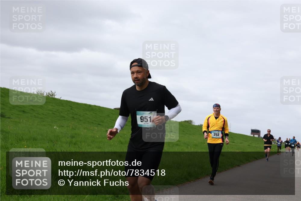 04.05.2025 - 8. Wedeler Halbmarathon Yannick Fuchs http://msf.ph/oto/7834518 04.05.2025 11:43:29 Laufen 951, 252 meine-sportfotos.de