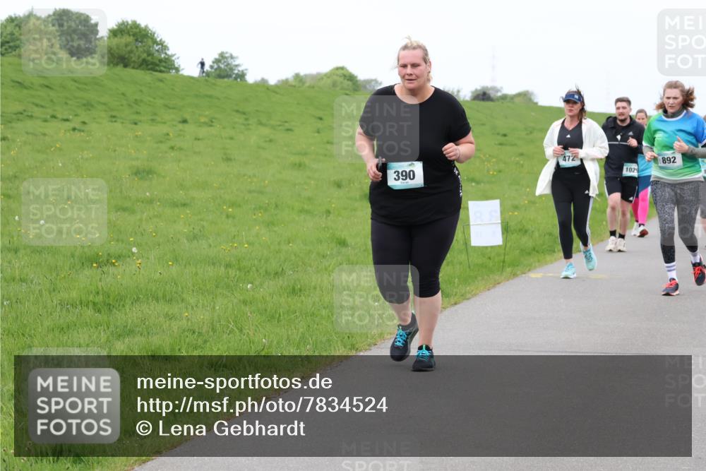 04.05.2025 - 8. Wedeler Halbmarathon Lena Gebhardt http://msf.ph/oto/7834524 04.05.2025 11:24:36 Laufen 472, 1029, 390, 892 meine-sportfotos.de