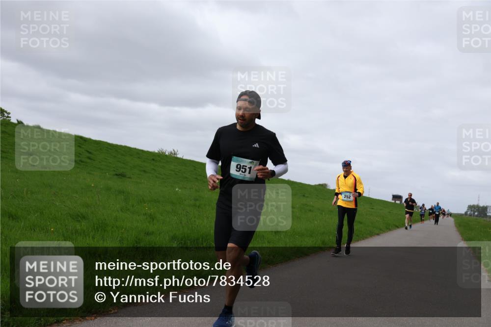 04.05.2025 - 8. Wedeler Halbmarathon Yannick Fuchs http://msf.ph/oto/7834528 04.05.2025 11:43:29 Laufen 951, 252 meine-sportfotos.de