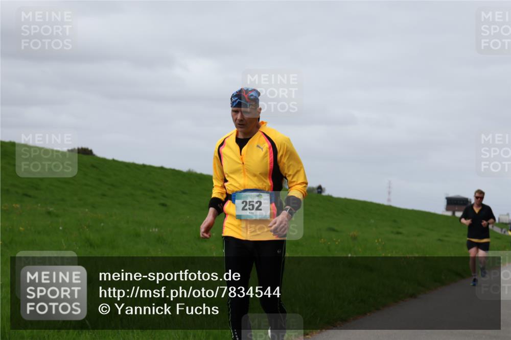 04.05.2025 - 8. Wedeler Halbmarathon Yannick Fuchs http://msf.ph/oto/7834544 04.05.2025 11:43:30 Laufen 252 meine-sportfotos.de