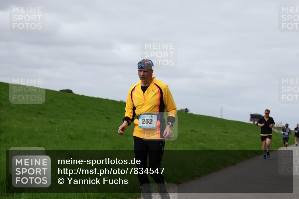 04.05.2025 - 8. Wedeler Halbmarathon Yannick Fuchs http://msf.ph/oto/7834547 04.05.2025 11:43:30 Laufen 252 meine-sportfotos.de