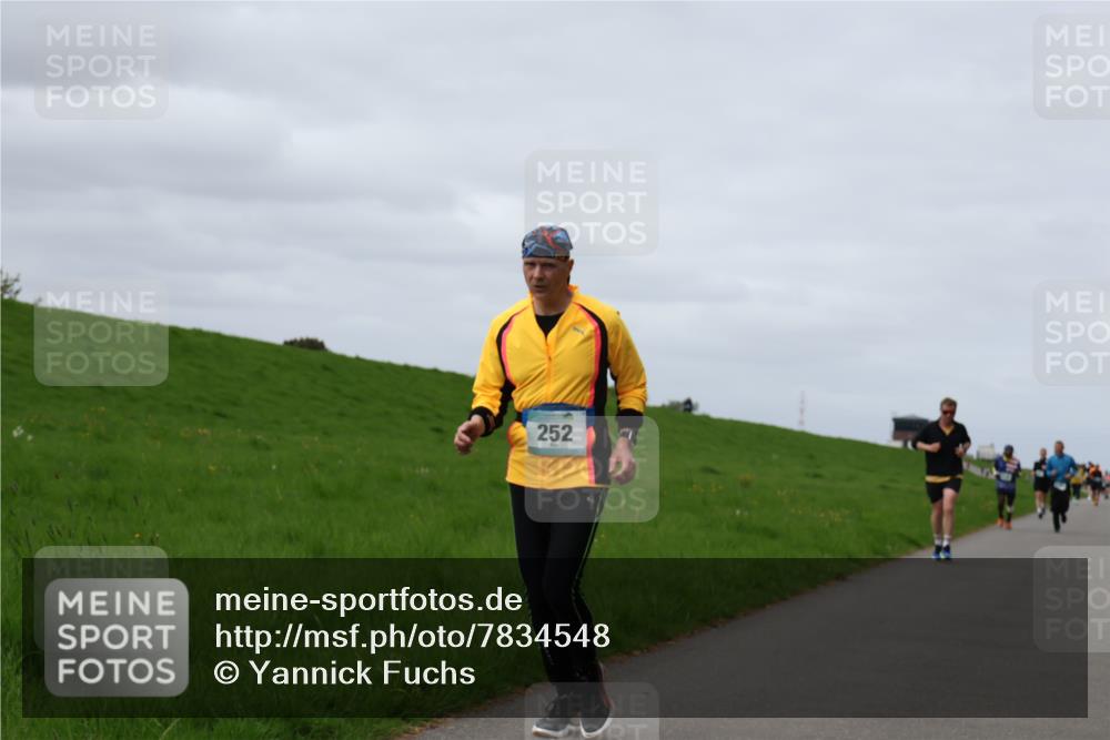 04.05.2025 - 8. Wedeler Halbmarathon Yannick Fuchs http://msf.ph/oto/7834548 04.05.2025 11:43:30 Laufen 252 meine-sportfotos.de