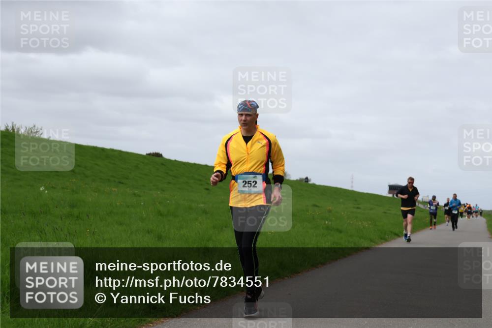 04.05.2025 - 8. Wedeler Halbmarathon Yannick Fuchs http://msf.ph/oto/7834551 04.05.2025 11:43:30 Laufen 252 meine-sportfotos.de