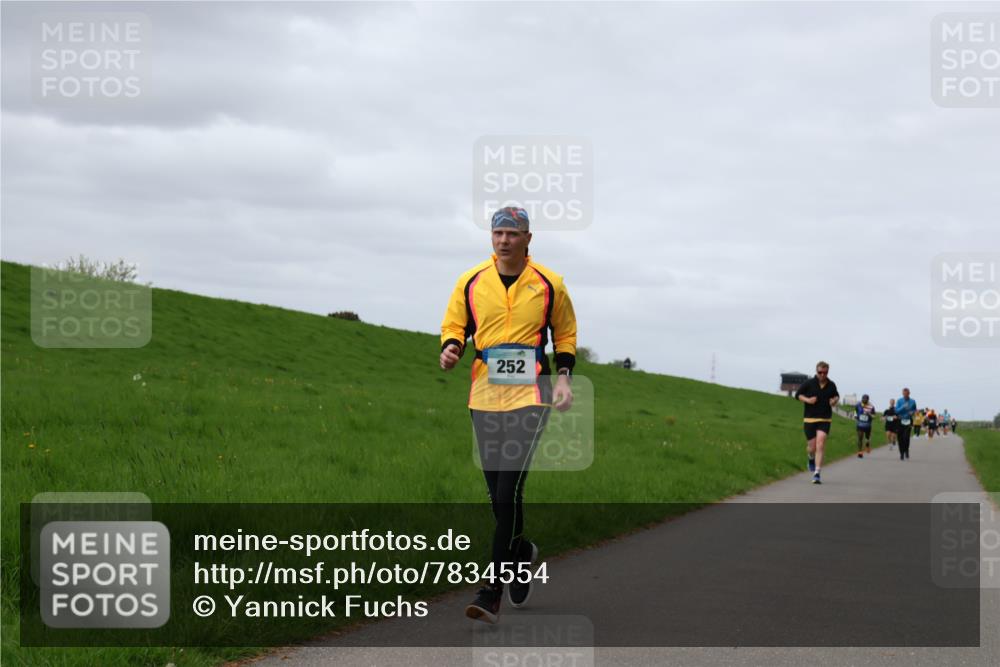 04.05.2025 - 8. Wedeler Halbmarathon Yannick Fuchs http://msf.ph/oto/7834554 04.05.2025 11:43:30 Laufen 252 meine-sportfotos.de