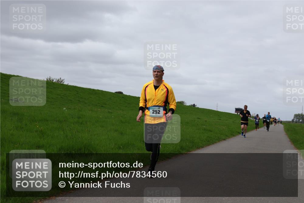04.05.2025 - 8. Wedeler Halbmarathon Yannick Fuchs http://msf.ph/oto/7834560 04.05.2025 11:43:30 Laufen 252 meine-sportfotos.de