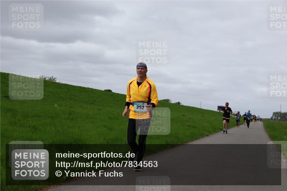04.05.2025 - 8. Wedeler Halbmarathon Yannick Fuchs http://msf.ph/oto/7834563 04.05.2025 11:43:31 Laufen 252 meine-sportfotos.de