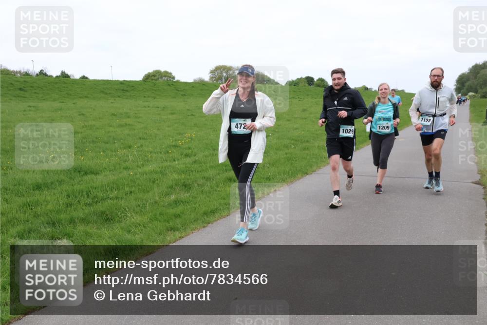 04.05.2025 - 8. Wedeler Halbmarathon Lena Gebhardt http://msf.ph/oto/7834566 04.05.2025 11:24:41 Laufen 472, 1209, 1029, 1128 meine-sportfotos.de