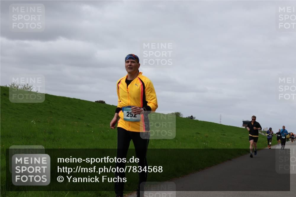 04.05.2025 - 8. Wedeler Halbmarathon Yannick Fuchs http://msf.ph/oto/7834568 04.05.2025 11:43:31 Laufen 252 meine-sportfotos.de