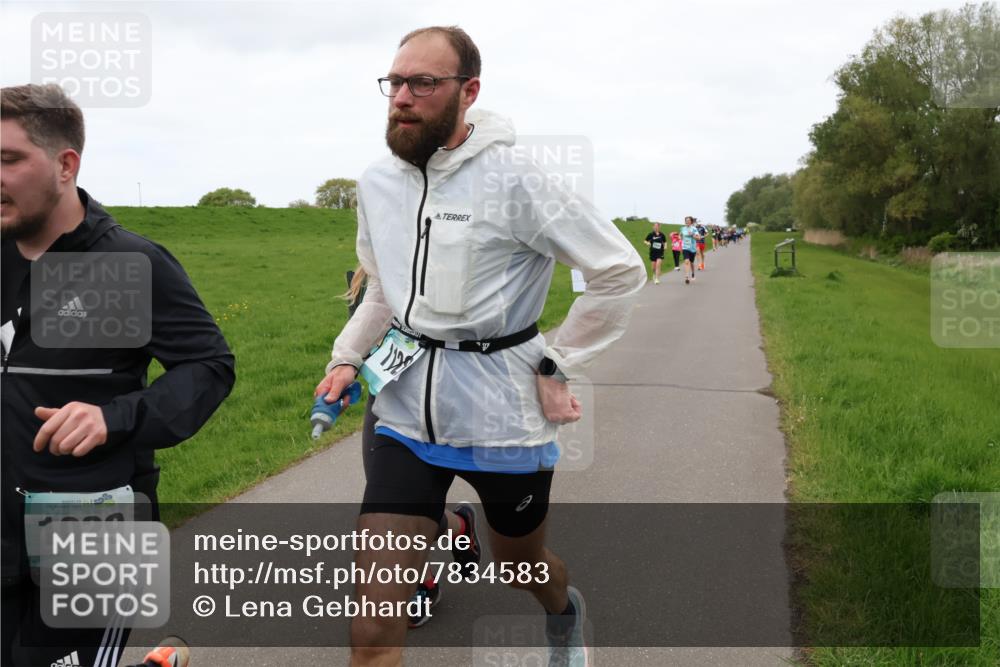 04.05.2025 - 8. Wedeler Halbmarathon Lena Gebhardt http://msf.ph/oto/7834583 04.05.2025 11:24:43 Laufen 1029 meine-sportfotos.de