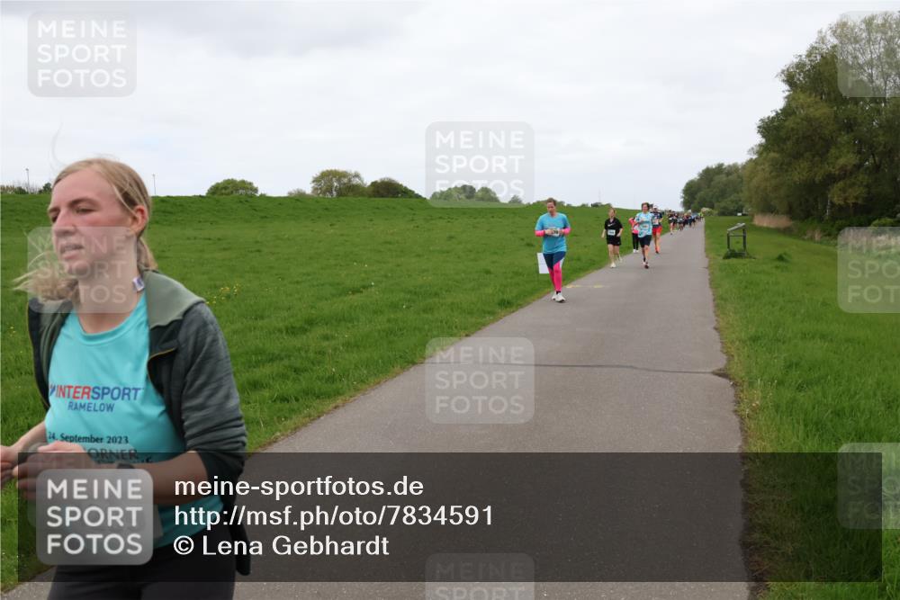 04.05.2025 - 8. Wedeler Halbmarathon Lena Gebhardt http://msf.ph/oto/7834591 04.05.2025 11:24:43 Laufen 24, 2023, 1209 meine-sportfotos.de
