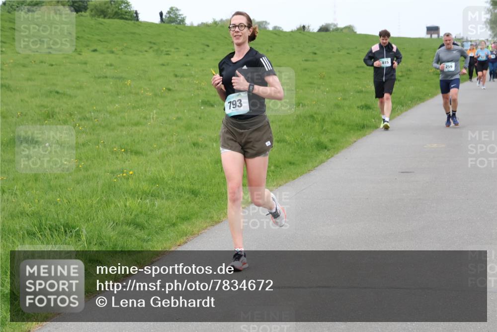 04.05.2025 - 8. Wedeler Halbmarathon Lena Gebhardt http://msf.ph/oto/7834672 04.05.2025 11:24:53 Laufen 793, 815, 259 meine-sportfotos.de