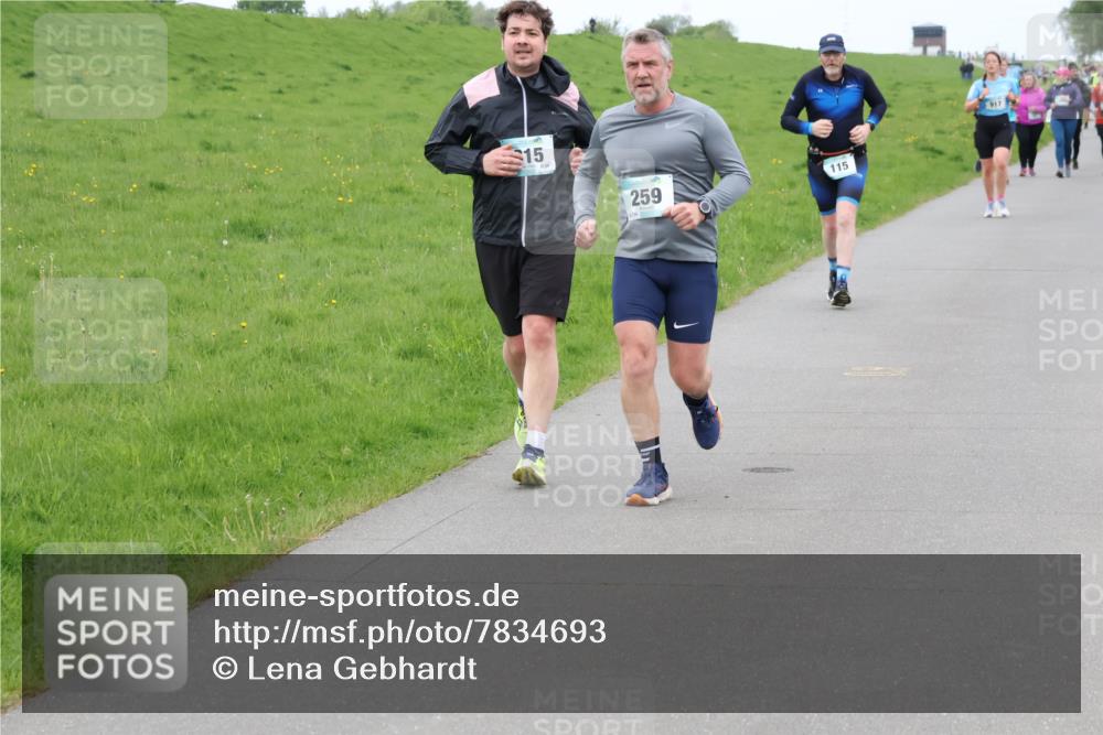 04.05.2025 - 8. Wedeler Halbmarathon Lena Gebhardt http://msf.ph/oto/7834693 04.05.2025 11:24:56 Laufen 15, 259, 115 meine-sportfotos.de