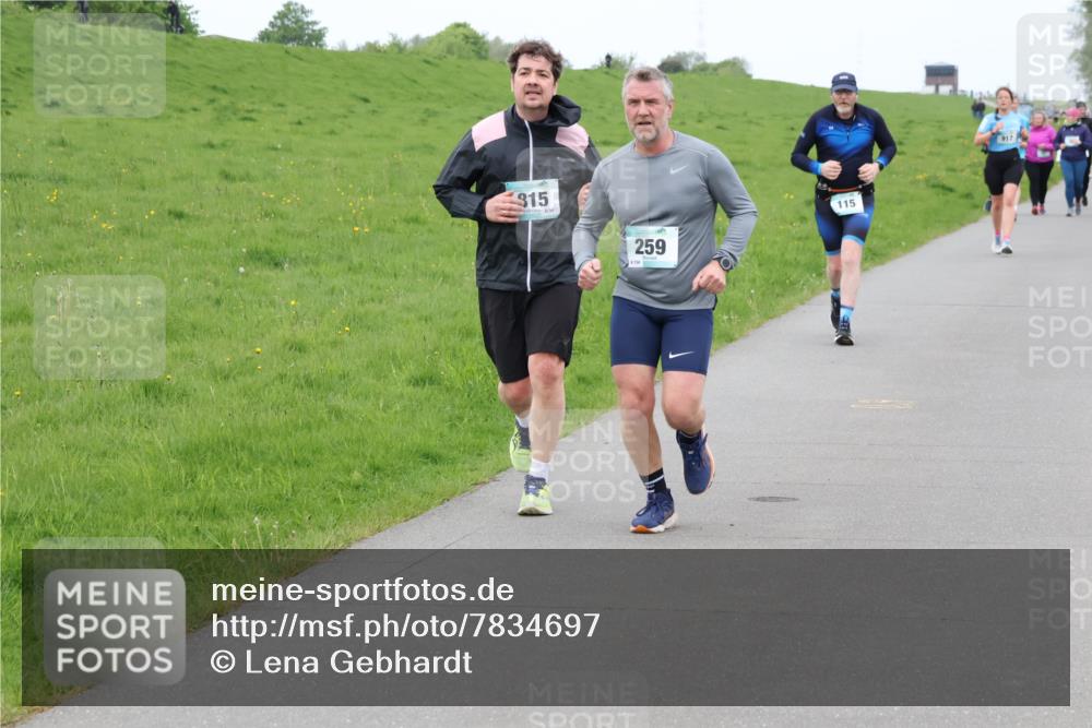 04.05.2025 - 8. Wedeler Halbmarathon Lena Gebhardt http://msf.ph/oto/7834697 04.05.2025 11:24:57 Laufen 15, 115, 259, 917 meine-sportfotos.de