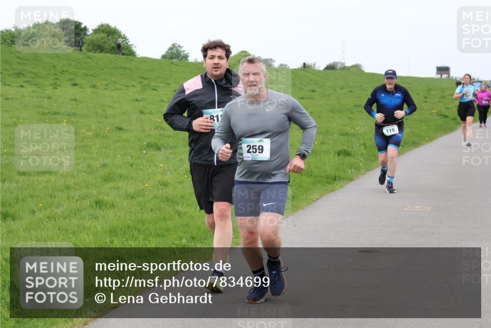 04.05.2025 - 8. Wedeler Halbmarathon Lena Gebhardt http://msf.ph/oto/7834699 04.05.2025 11:24:57 Laufen 81, 259, 134, 115, 917 meine-sportfotos.de