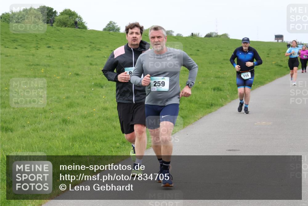 04.05.2025 - 8. Wedeler Halbmarathon Lena Gebhardt http://msf.ph/oto/7834705 04.05.2025 11:24:57 Laufen 259, 134, 115, 917 meine-sportfotos.de