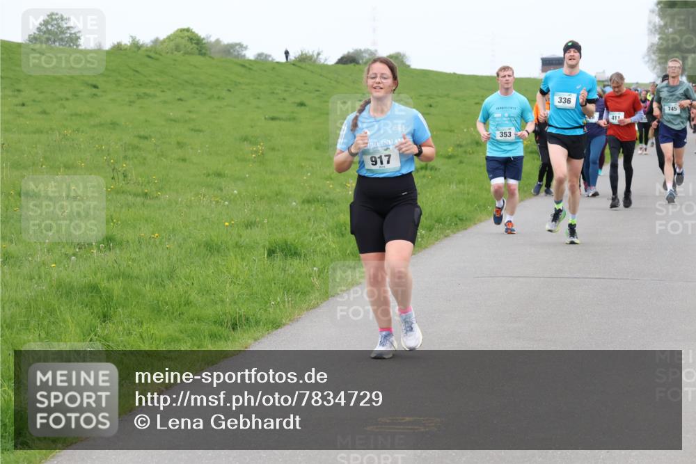 04.05.2025 - 8. Wedeler Halbmarathon Lena Gebhardt http://msf.ph/oto/7834729 04.05.2025 11:25:02 Laufen 21, 336, 917, 353, 411, 745 meine-sportfotos.de
