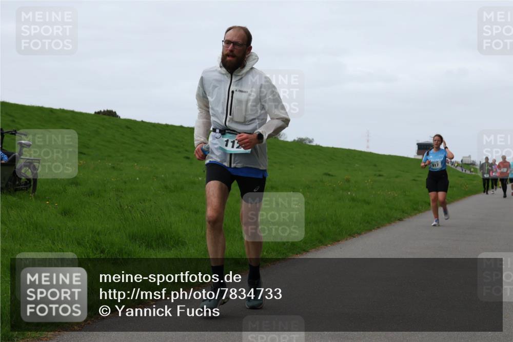 04.05.2025 - 8. Wedeler Halbmarathon Yannick Fuchs http://msf.ph/oto/7834733 04.05.2025 11:22:49 Laufen 112, 917 meine-sportfotos.de