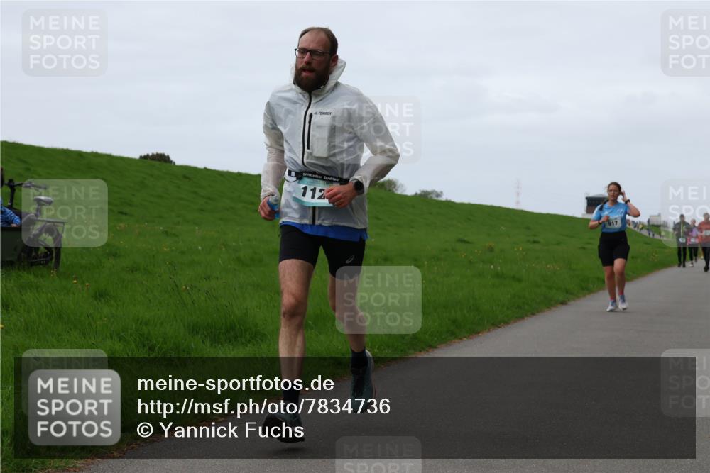04.05.2025 - 8. Wedeler Halbmarathon Yannick Fuchs http://msf.ph/oto/7834736 04.05.2025 11:22:49 Laufen 112, 917 meine-sportfotos.de