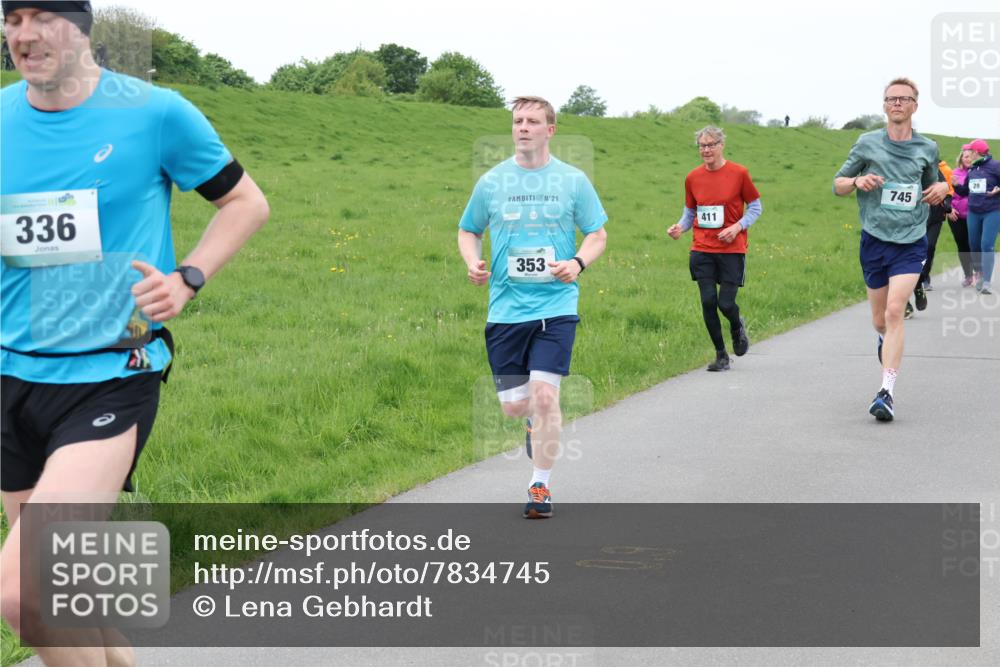 04.05.2025 - 8. Wedeler Halbmarathon Lena Gebhardt http://msf.ph/oto/7834745 04.05.2025 11:25:07 Laufen 336, 21, 411, 745, 353, 28 meine-sportfotos.de