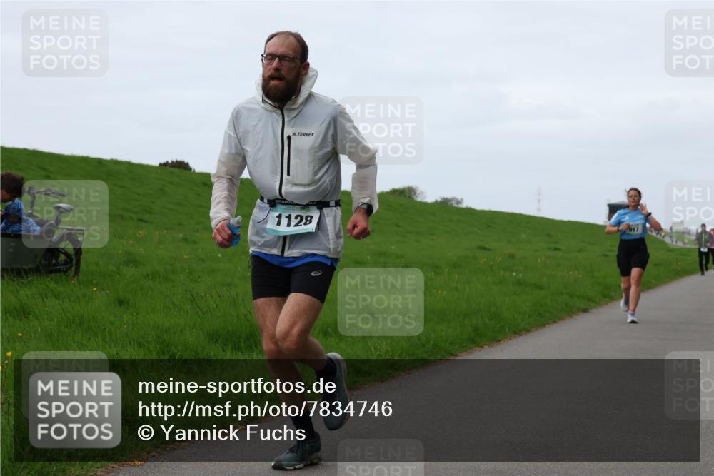 04.05.2025 - 8. Wedeler Halbmarathon Yannick Fuchs http://msf.ph/oto/7834746 04.05.2025 11:22:49 Laufen 1128 meine-sportfotos.de