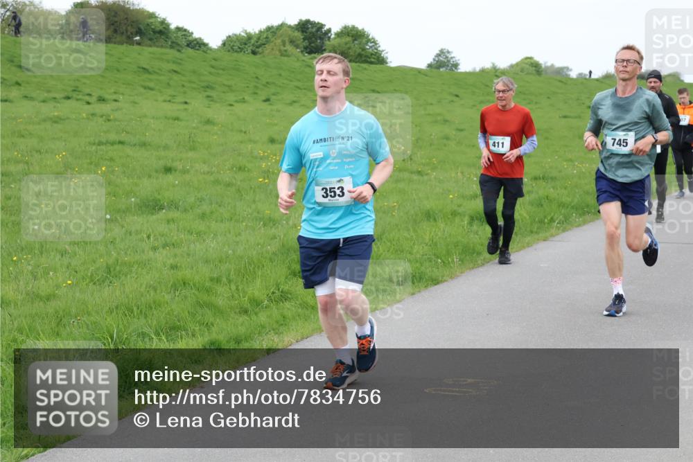 04.05.2025 - 8. Wedeler Halbmarathon Lena Gebhardt http://msf.ph/oto/7834756 04.05.2025 11:25:07 Laufen 21, 411, 745, 353 meine-sportfotos.de