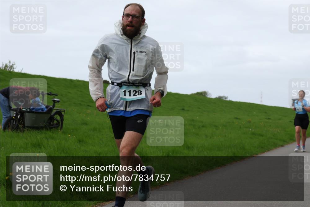 04.05.2025 - 8. Wedeler Halbmarathon Yannick Fuchs http://msf.ph/oto/7834757 04.05.2025 11:22:49 Laufen 1128, 917 meine-sportfotos.de