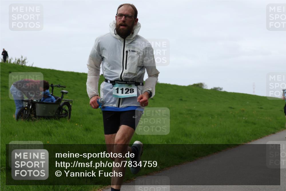 04.05.2025 - 8. Wedeler Halbmarathon Yannick Fuchs http://msf.ph/oto/7834759 04.05.2025 11:22:49 Laufen 1128 meine-sportfotos.de