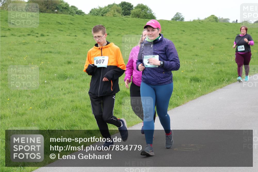 04.05.2025 - 8. Wedeler Halbmarathon Lena Gebhardt http://msf.ph/oto/7834779 04.05.2025 11:25:16 Laufen 607, 1119 meine-sportfotos.de