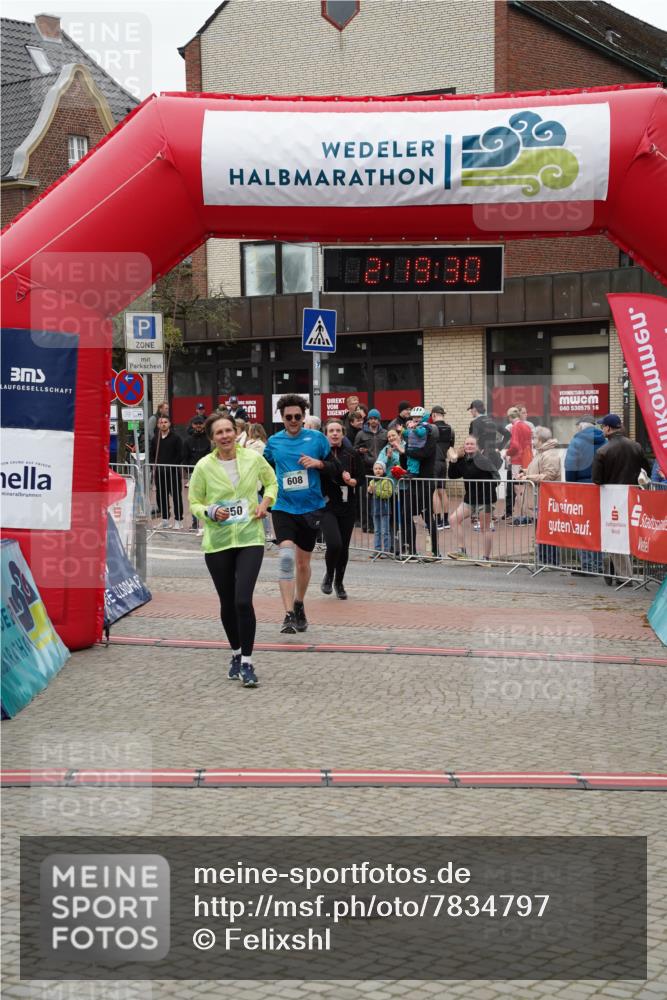 04.05.2025 - 8. Wedeler Halbmarathon Felixshl http://msf.ph/oto/7834797 04.05.2025 12:19:28 Ziel 550, 608, 609 meine-sportfotos.de
