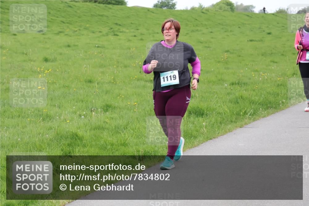 04.05.2025 - 8. Wedeler Halbmarathon Lena Gebhardt http://msf.ph/oto/7834802 04.05.2025 11:25:19 Laufen 1119 meine-sportfotos.de