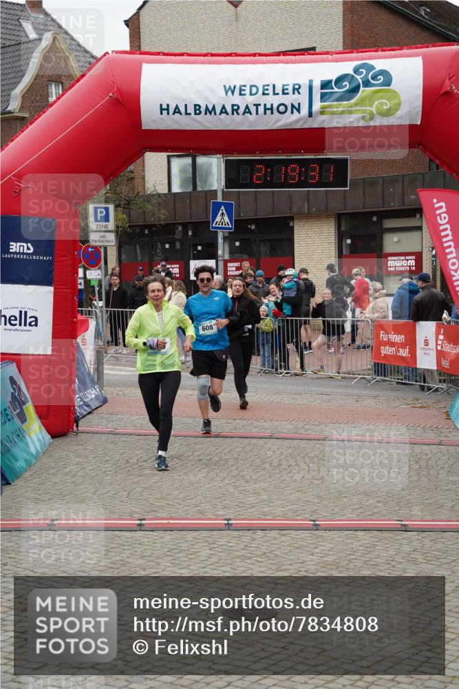 04.05.2025 - 8. Wedeler Halbmarathon Felixshl http://msf.ph/oto/7834808 04.05.2025 12:19:28 Ziel 550, 608, 609 meine-sportfotos.de
