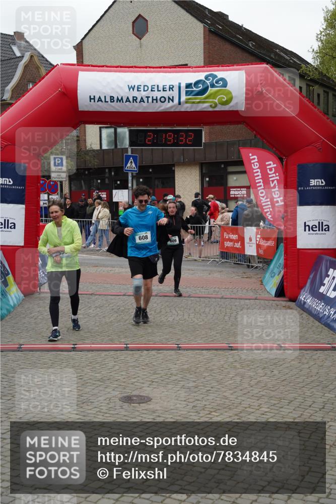 04.05.2025 - 8. Wedeler Halbmarathon Felixshl http://msf.ph/oto/7834845 04.05.2025 12:19:30 Ziel 550, 608, 609 meine-sportfotos.de