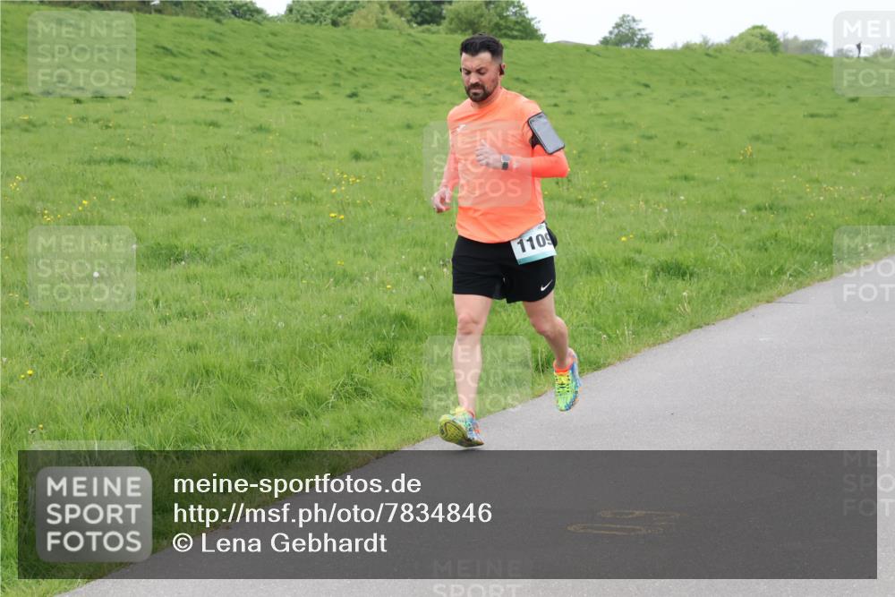 04.05.2025 - 8. Wedeler Halbmarathon Lena Gebhardt http://msf.ph/oto/7834846 04.05.2025 11:25:27 Laufen 1109 meine-sportfotos.de