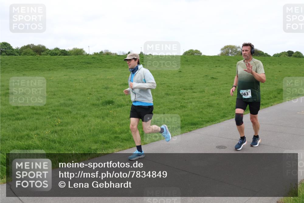 04.05.2025 - 8. Wedeler Halbmarathon Lena Gebhardt http://msf.ph/oto/7834849 04.05.2025 11:25:34 Laufen 563 meine-sportfotos.de