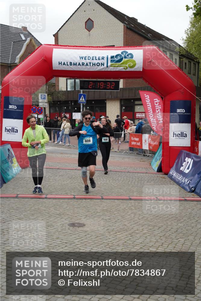 04.05.2025 - 8. Wedeler Halbmarathon Felixshl http://msf.ph/oto/7834867 04.05.2025 12:19:30 Ziel 550, 608, 609 meine-sportfotos.de