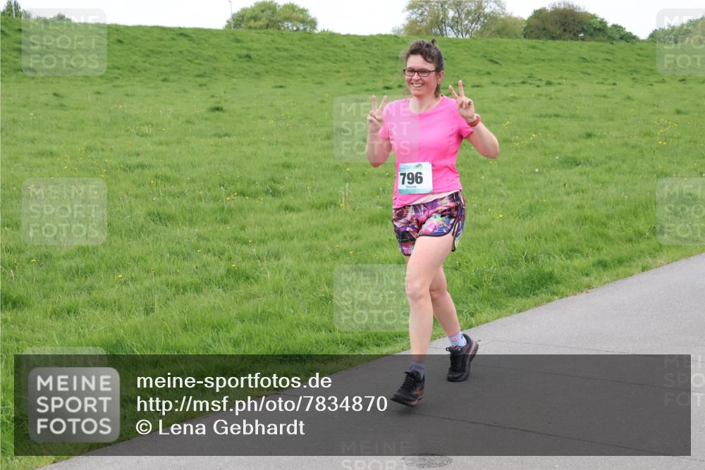 04.05.2025 - 8. Wedeler Halbmarathon Lena Gebhardt http://msf.ph/oto/7834870 04.05.2025 11:25:40 Laufen 796 meine-sportfotos.de