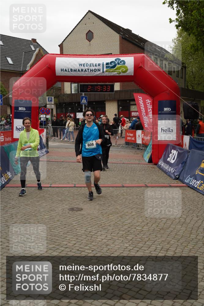 04.05.2025 - 8. Wedeler Halbmarathon Felixshl http://msf.ph/oto/7834877 04.05.2025 12:19:31 Ziel 550, 608, 609 meine-sportfotos.de