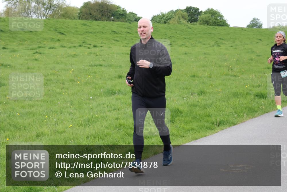 04.05.2025 - 8. Wedeler Halbmarathon Lena Gebhardt http://msf.ph/oto/7834878 04.05.2025 11:25:41 Laufen 37 meine-sportfotos.de