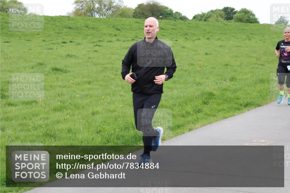 04.05.2025 - 8. Wedeler Halbmarathon Lena Gebhardt http://msf.ph/oto/7834884 04.05.2025 11:25:42 Laufen  meine-sportfotos.de