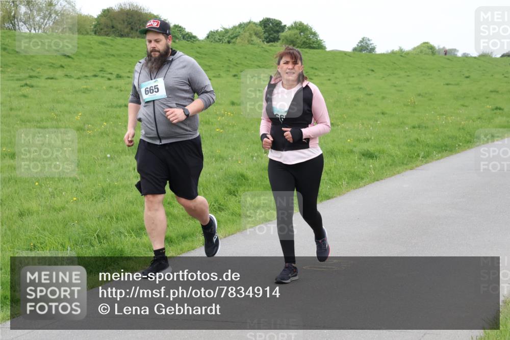 04.05.2025 - 8. Wedeler Halbmarathon Lena Gebhardt http://msf.ph/oto/7834914 04.05.2025 11:25:46 Laufen 665, 66 meine-sportfotos.de