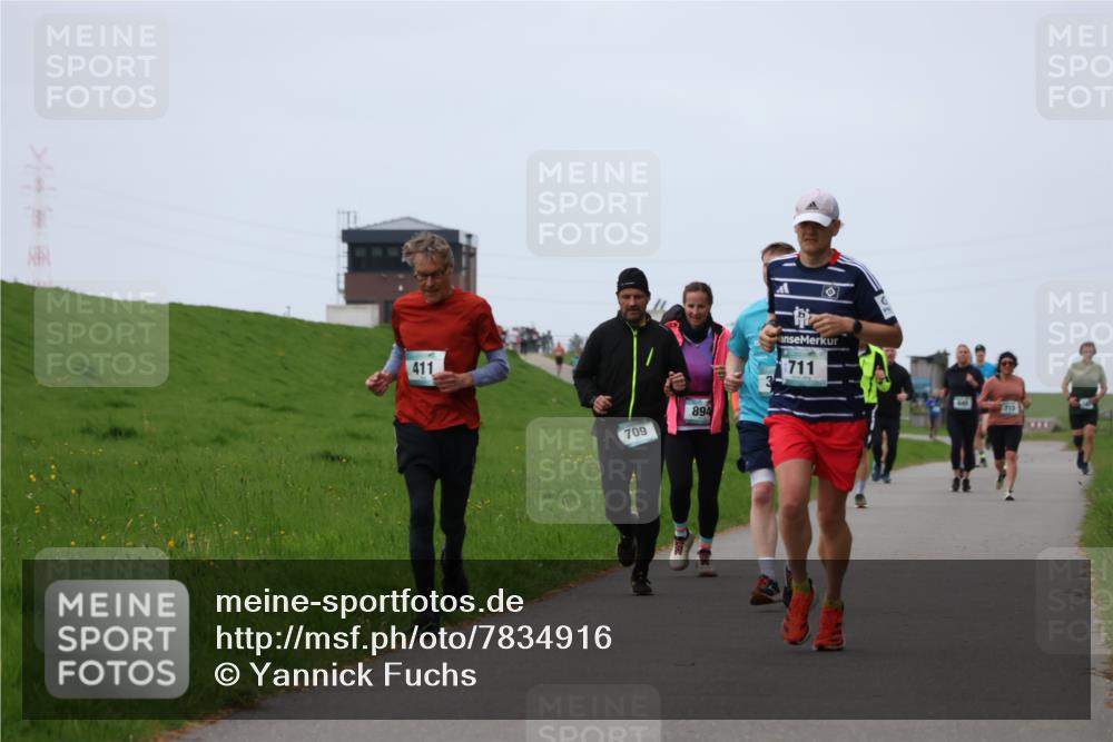 04.05.2025 - 8. Wedeler Halbmarathon Yannick Fuchs http://msf.ph/oto/7834916 04.05.2025 11:22:54 Laufen 411, 709, 894, 711 meine-sportfotos.de