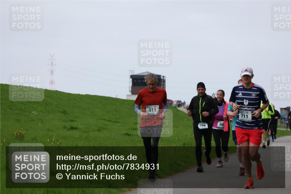 04.05.2025 - 8. Wedeler Halbmarathon Yannick Fuchs http://msf.ph/oto/7834931 04.05.2025 11:22:55 Laufen 411, 709, 894, 711 meine-sportfotos.de