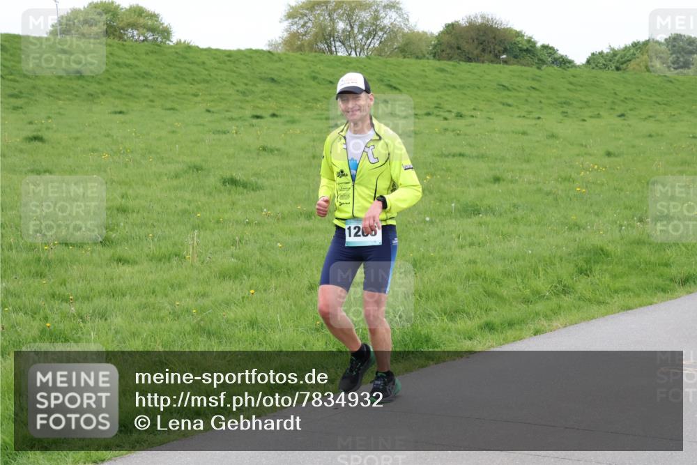 04.05.2025 - 8. Wedeler Halbmarathon Lena Gebhardt http://msf.ph/oto/7834932 04.05.2025 11:25:56 Laufen 1208 meine-sportfotos.de