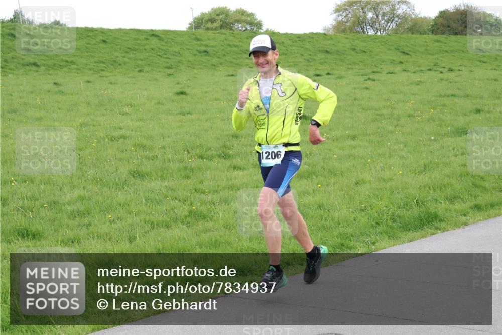04.05.2025 - 8. Wedeler Halbmarathon Lena Gebhardt http://msf.ph/oto/7834937 04.05.2025 11:25:56 Laufen 1206 meine-sportfotos.de