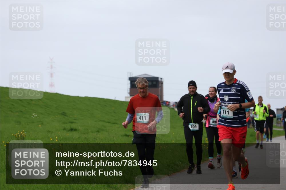 04.05.2025 - 8. Wedeler Halbmarathon Yannick Fuchs http://msf.ph/oto/7834945 04.05.2025 11:22:55 Laufen 411, 709, 894, 711 meine-sportfotos.de