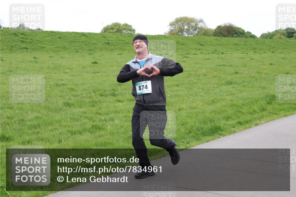 04.05.2025 - 8. Wedeler Halbmarathon Lena Gebhardt http://msf.ph/oto/7834961 04.05.2025 11:26:04 Laufen 874 meine-sportfotos.de