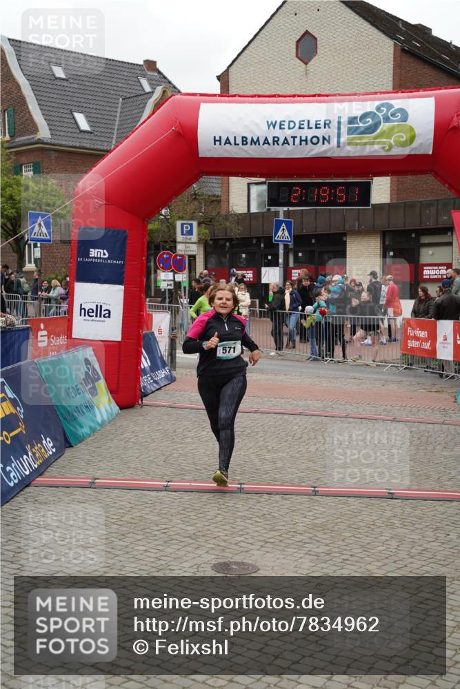 04.05.2025 - 8. Wedeler Halbmarathon Felixshl http://msf.ph/oto/7834962 04.05.2025 12:19:49 Ziel 571, 686, 688 meine-sportfotos.de
