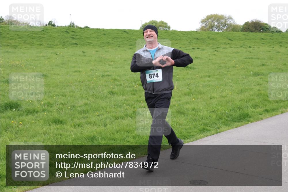 04.05.2025 - 8. Wedeler Halbmarathon Lena Gebhardt http://msf.ph/oto/7834972 04.05.2025 11:26:04 Laufen 874, 118 meine-sportfotos.de