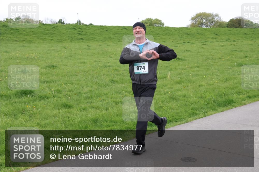 04.05.2025 - 8. Wedeler Halbmarathon Lena Gebhardt http://msf.ph/oto/7834977 04.05.2025 11:26:04 Laufen 874, 118 meine-sportfotos.de