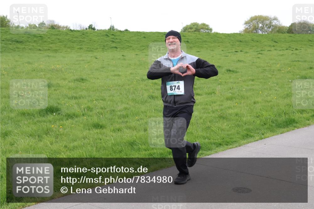 04.05.2025 - 8. Wedeler Halbmarathon Lena Gebhardt http://msf.ph/oto/7834980 04.05.2025 11:26:04 Laufen 874, 118 meine-sportfotos.de